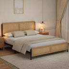 Cadre de lit Boho pour lit double/Queen/King avec tête et pied de lit en rotin naturel, lit plateforme en bois, aucun sommier tapissier requis, silencieux