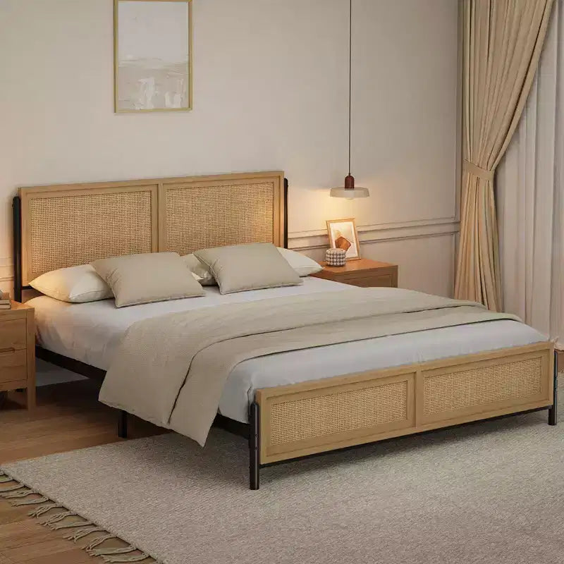 Cadre de lit Boho pour lit double/Queen/King avec tête et pied de lit en rotin naturel, lit plateforme en bois, aucun sommier tapissier requis, silencieux